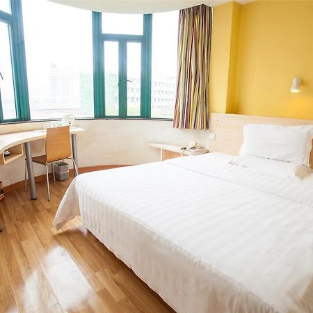 7Days Inn Premium Guangzhou Tianhe West Tiyu Road Subway Station الغرفة الصورة