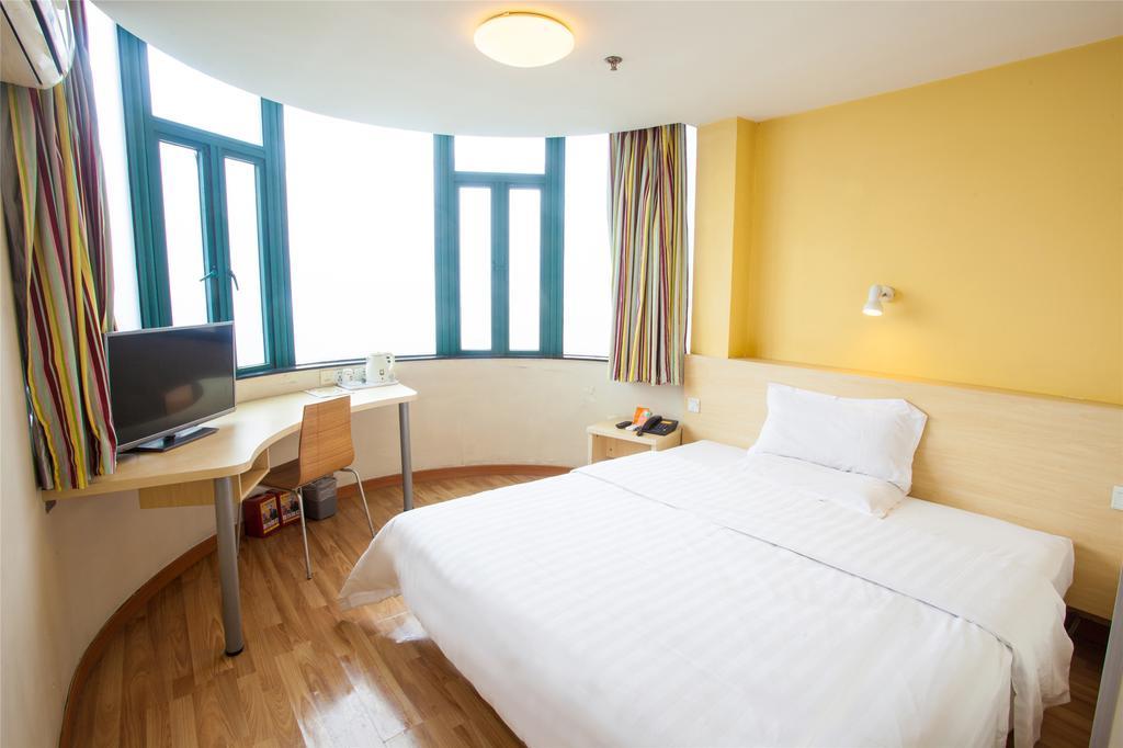 7Days Inn Premium Guangzhou Tianhe West Tiyu Road Subway Station الغرفة الصورة